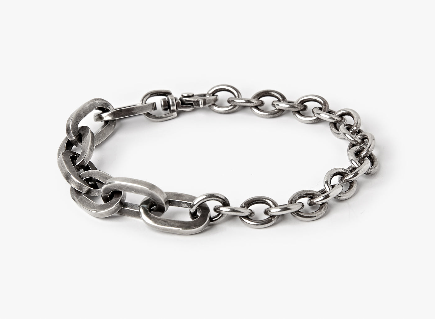 MIXED CHAIN BRACELET 299: these adjustable large flat cable links connect to round cable links and are finished with a lobster carabiner clasp.