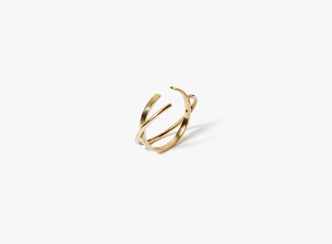this adjustable 'hinged' 18k gold ring is hand forged in the title of work studio and features a 16 gauge solid wire that pivots over a 2.5mm flat bar.
