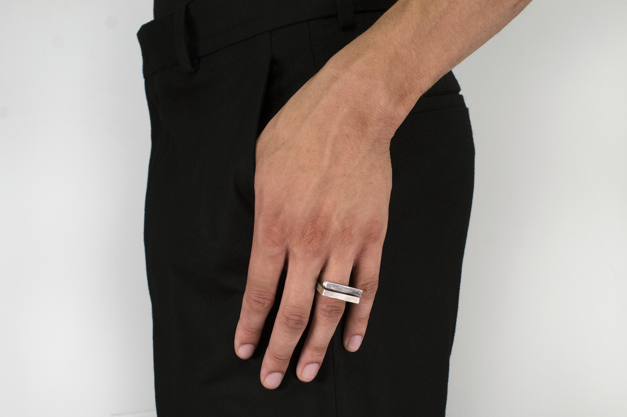 DOUBLE BAR RING / INSET RUBY 126