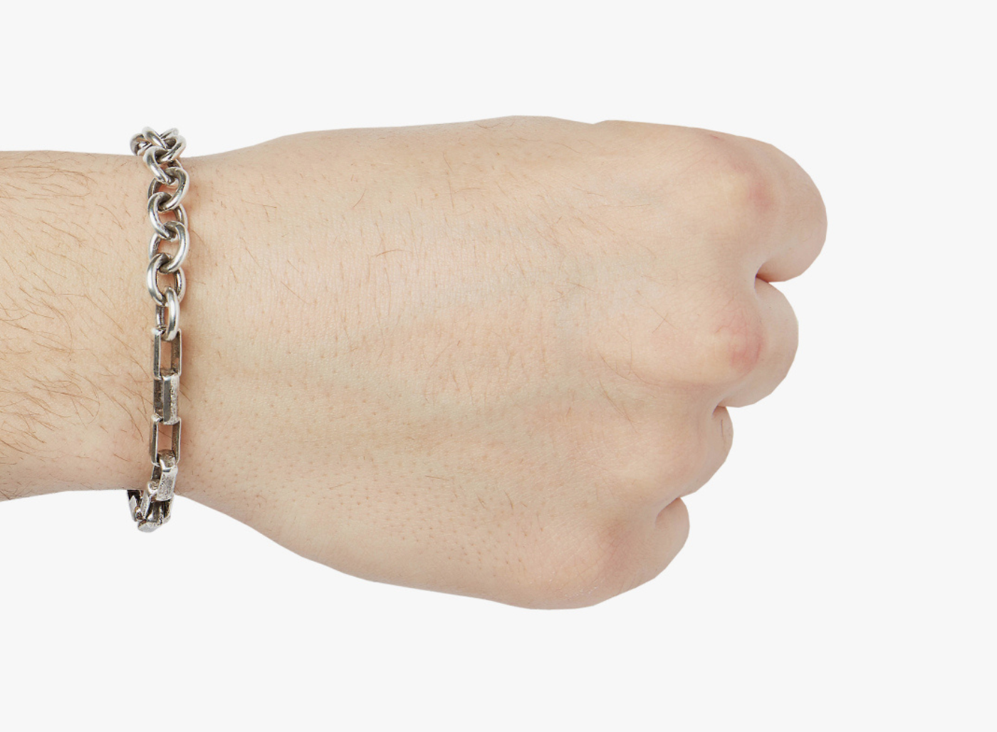 adjustable dual-link bracelet features a large round cable chain that is paired with a box chain