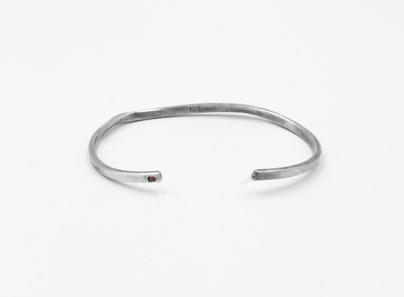 3MM FORGED CUFF W RUBY 602