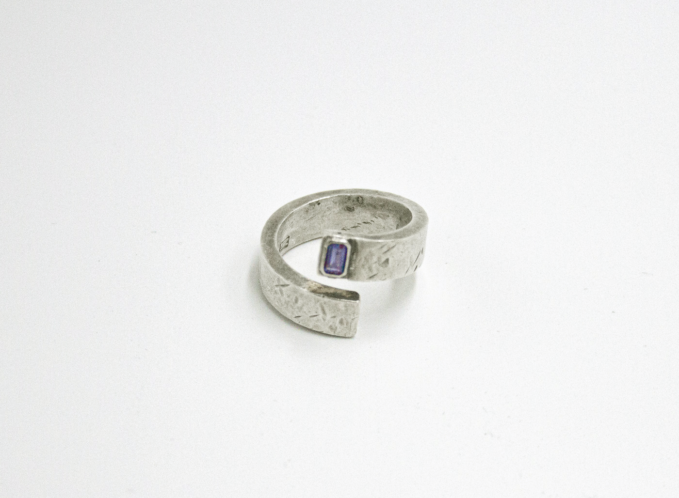 DISTRESSED IOLITE WRAPPED RING 104