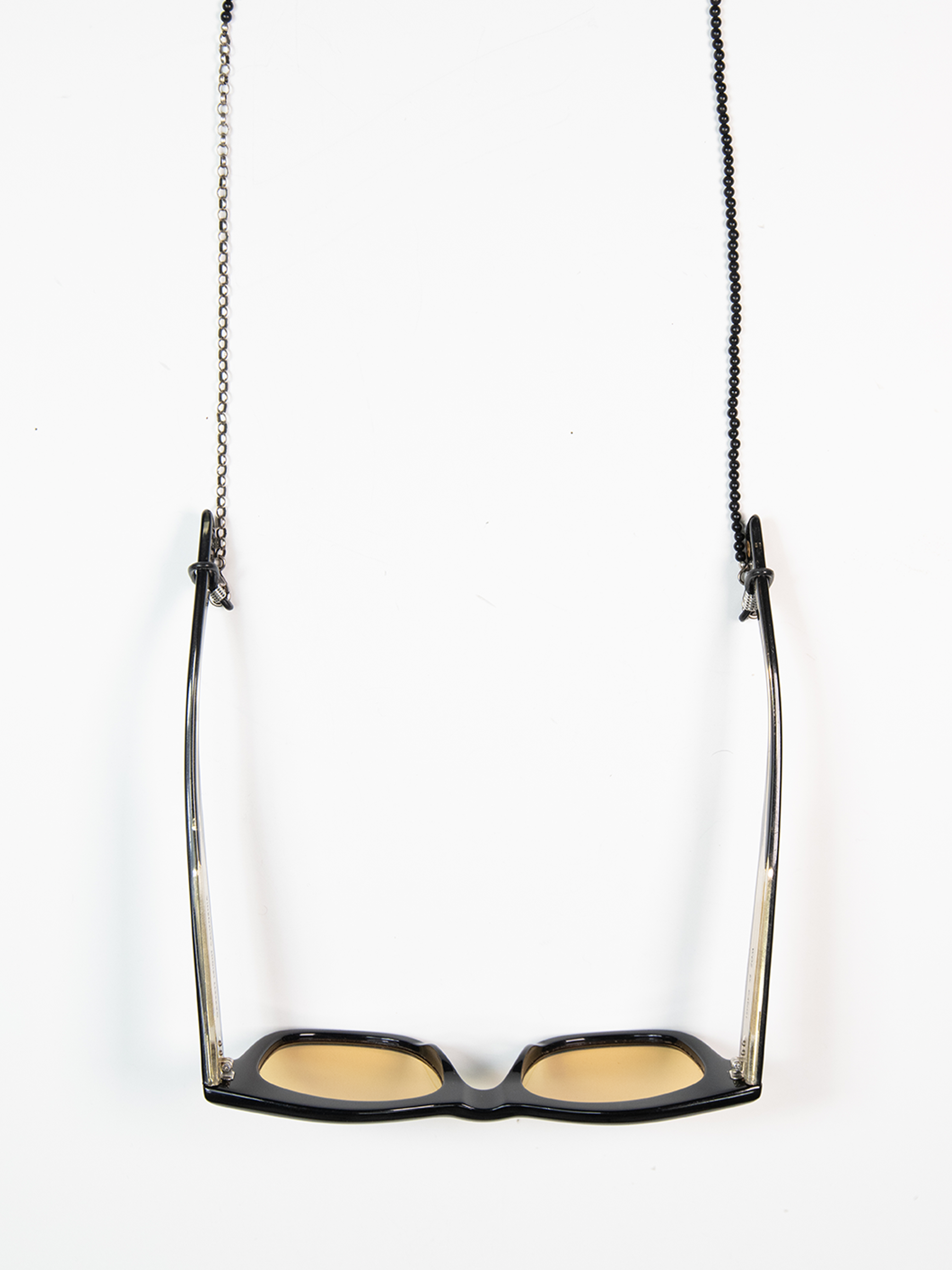 this eyewear chain is designed with onyx beads strung along a sterling silver chain