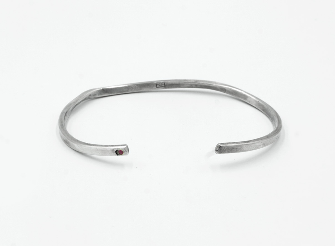 3MM FORGED CUFF W RUBY 602