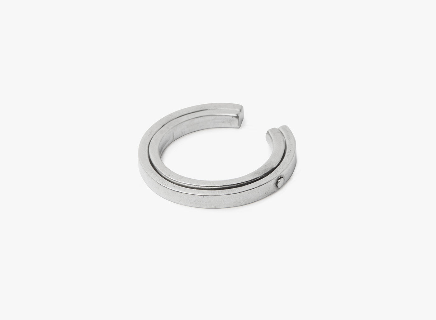 OPEN HINGED RING 032