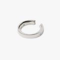 adjustable 4.7mm hinged ring features a hidden black diamond on the inner ring