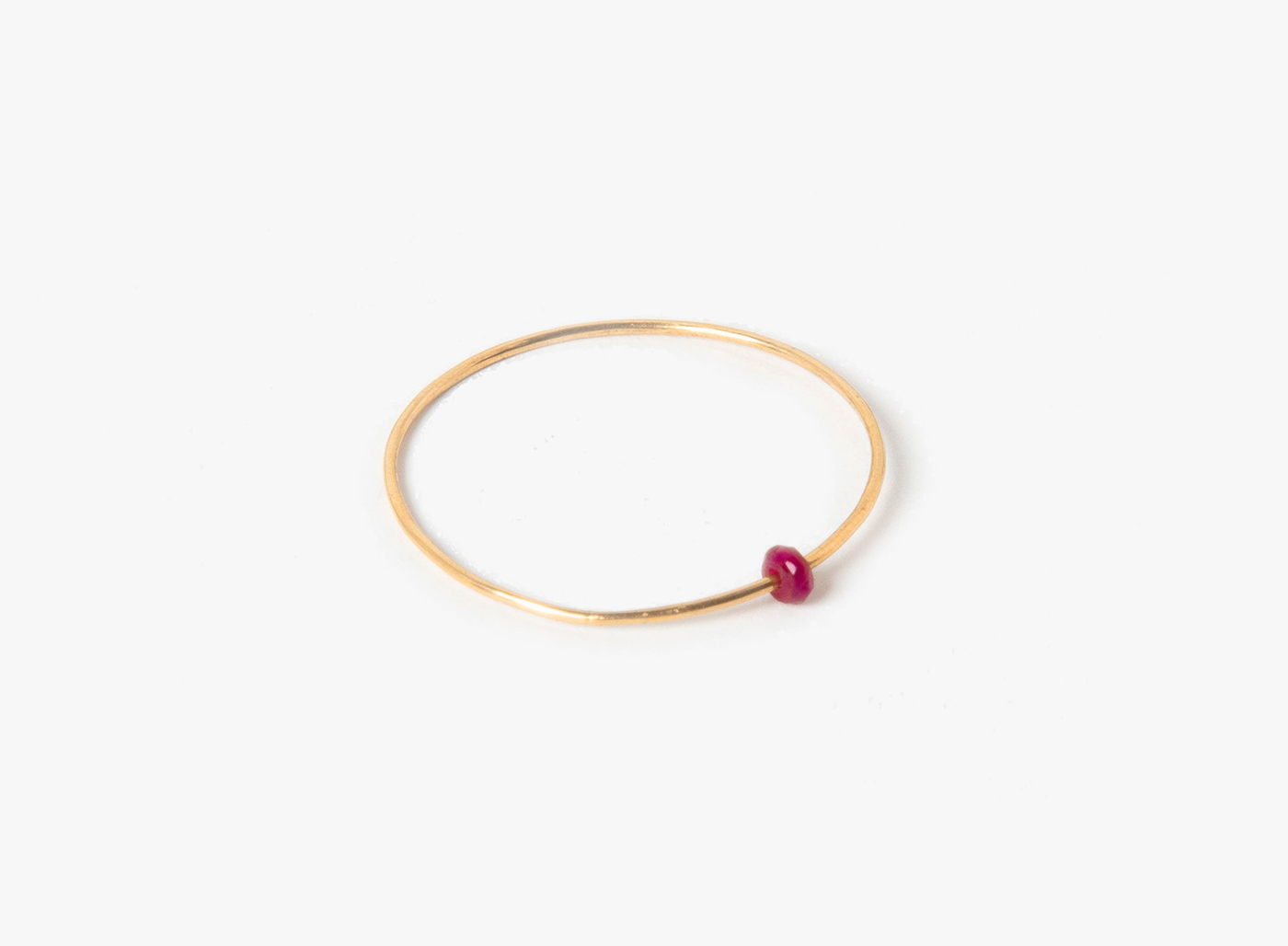 18K RING W/ SINGLE BEADED RUBY 092