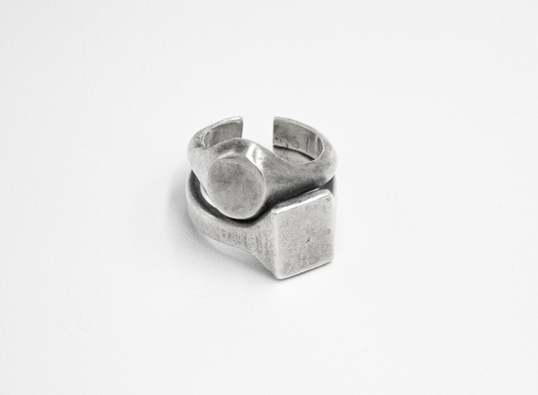 DOUBLE STACKED LARGE SIGNET RING 108 – titleofwork