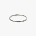 WHITE GOLD RING 013: this hand forged 18K white gold band is refined, discreet and modern.